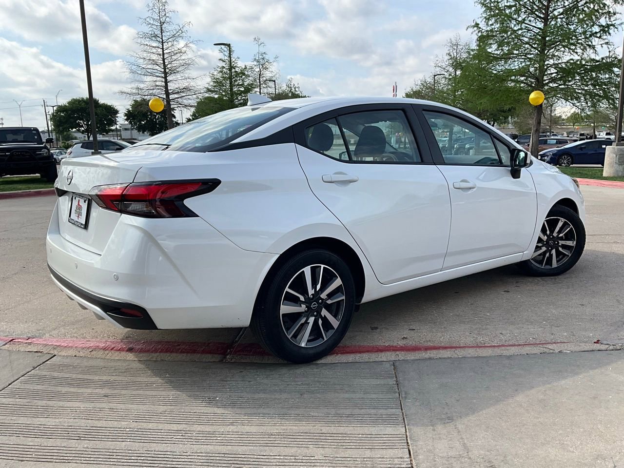 Used 2025 Nissan Versa SV image 6