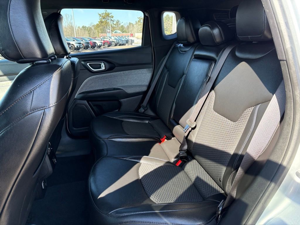 Used 2024 Jeep Compass Latitude AWD/4WD image 12