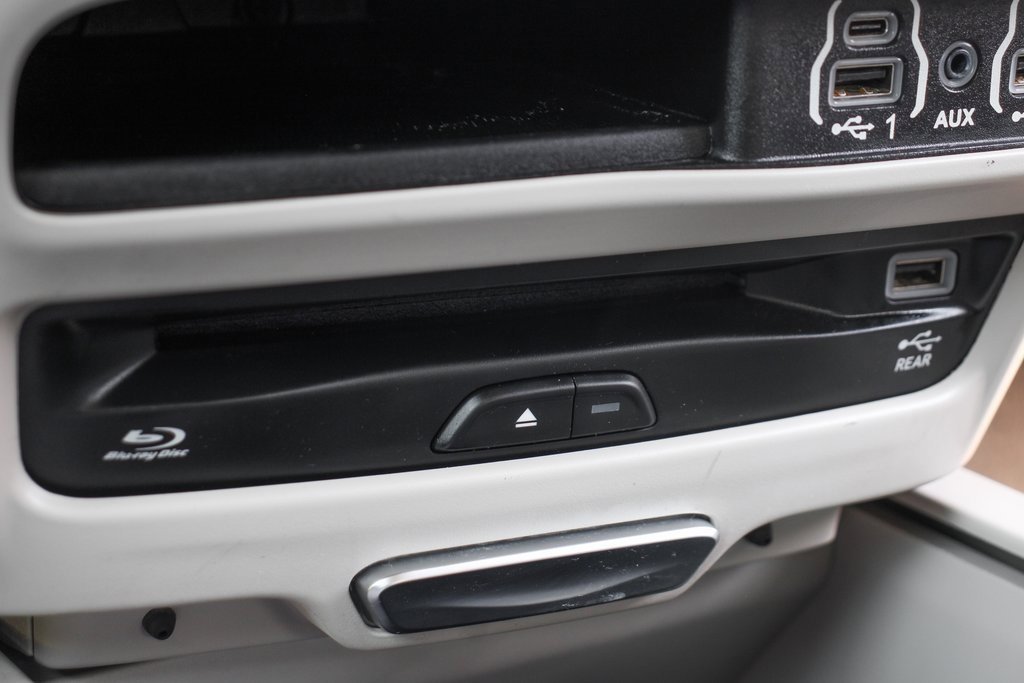 Used 2021 Chrysler Pacifica Touring w/ Uconnect Theater Family Group image 29