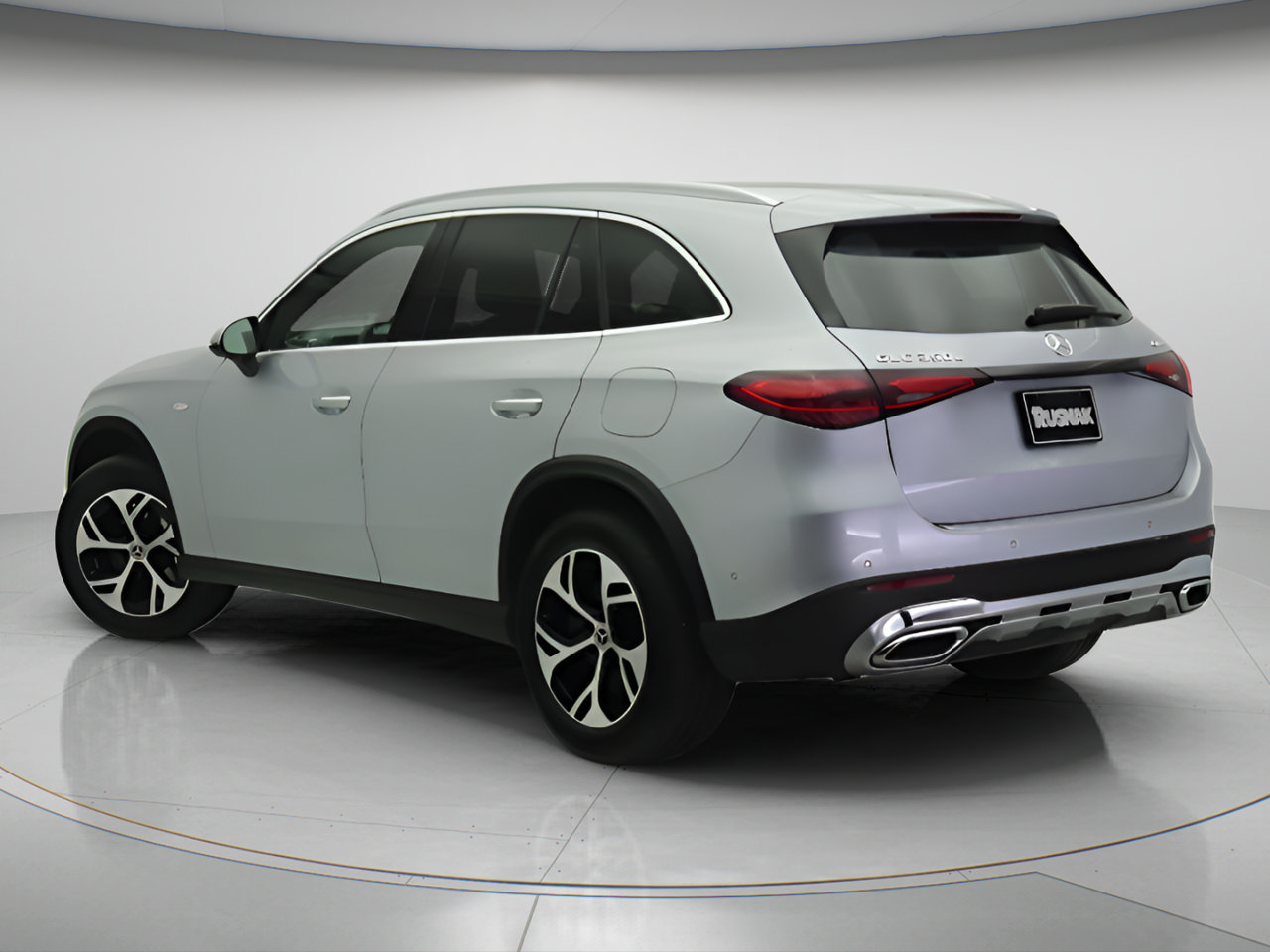 Used 2025 Mercedes-Benz GLC 350e 4MATIC image 2