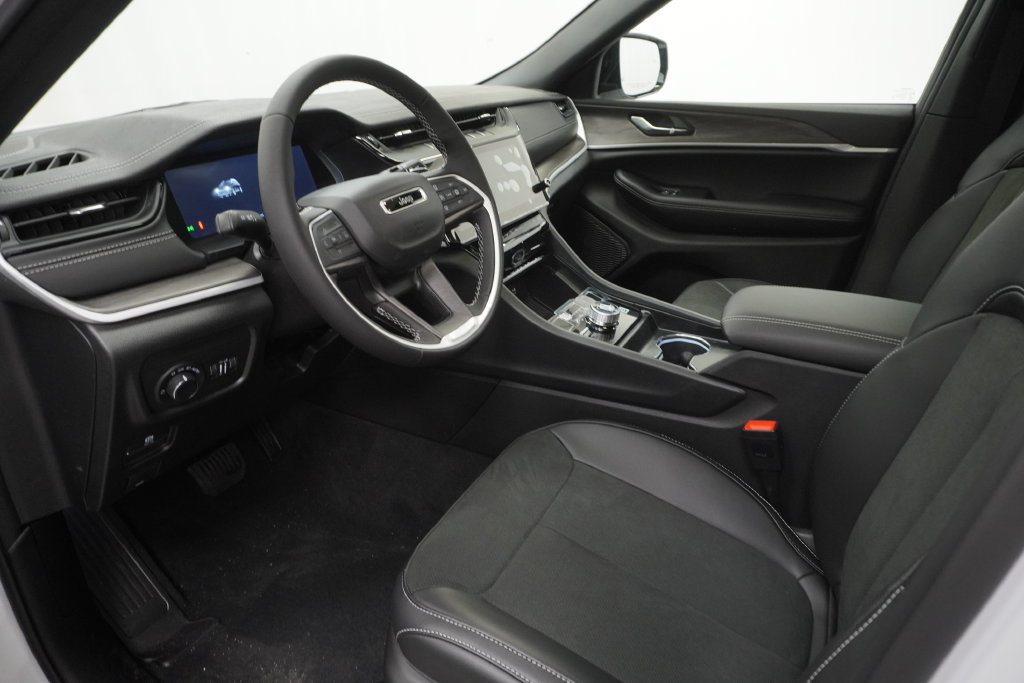 New 2026 Jeep Grand Cherokee Altitude AWD/4WD image 16