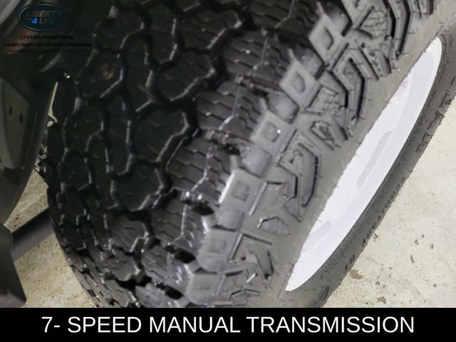 Used 2025 Ford Bronco Heritage Edition AWD/4WD image 11