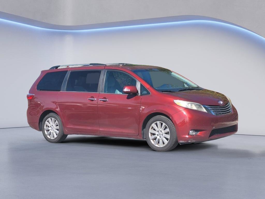 Used 2017 Toyota Sienna Limited Premium FWD image 3