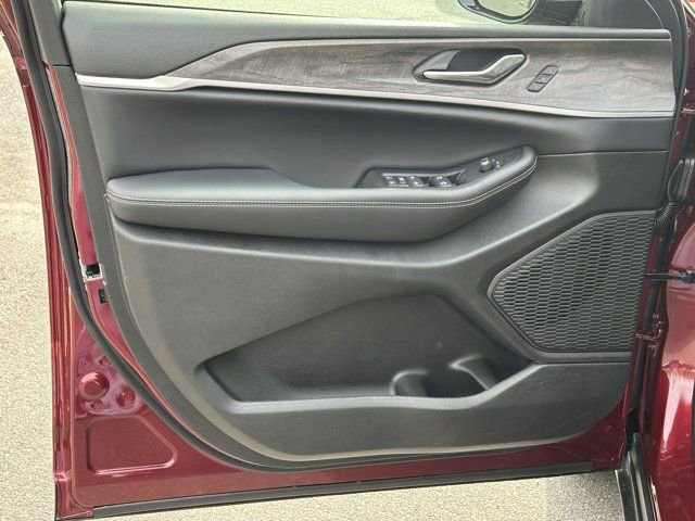 New 2025 Jeep Grand Cherokee Limited w/ Trailer Tow Package image 11