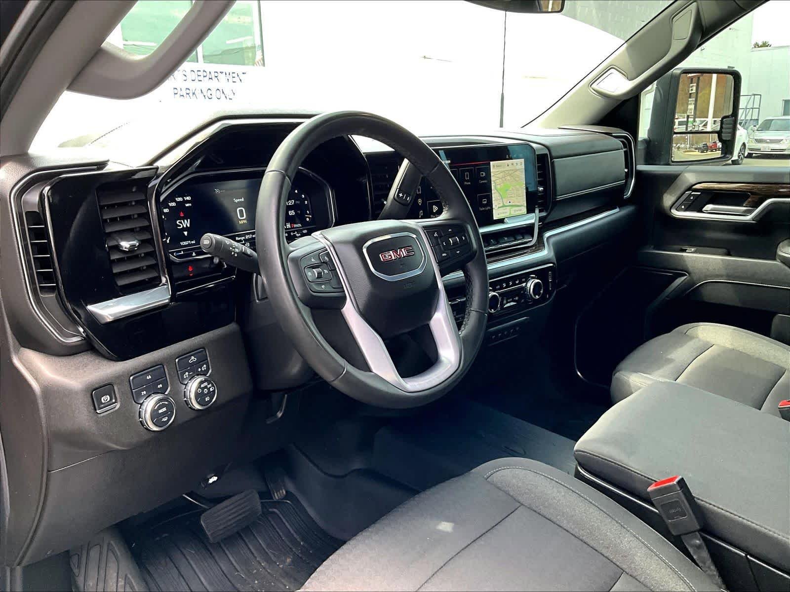 Used 2025 GMC Sierra 2500 SLE w/ SLE Convenience Package image 8