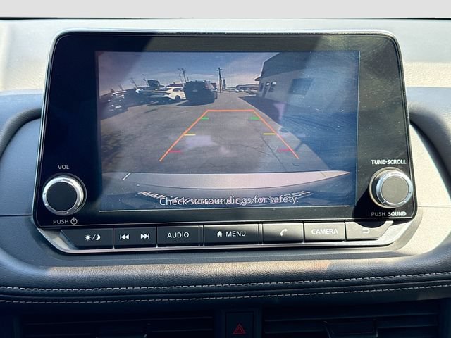 Used 2024 Nissan Rogue S FWD image 13