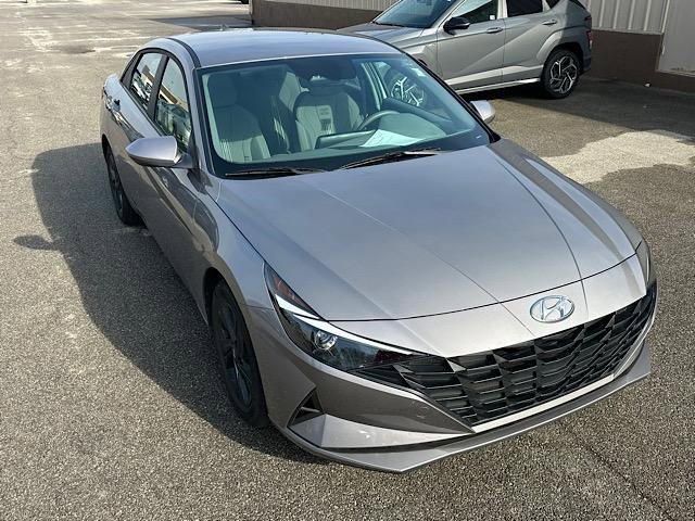 Used 2023 Hyundai Elantra SEL w/ Cargo Package image 13