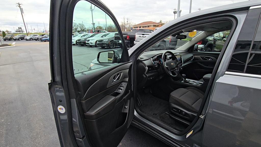 Used 2020 Chevrolet Traverse LT w/ Driver Confidence II Package image 14