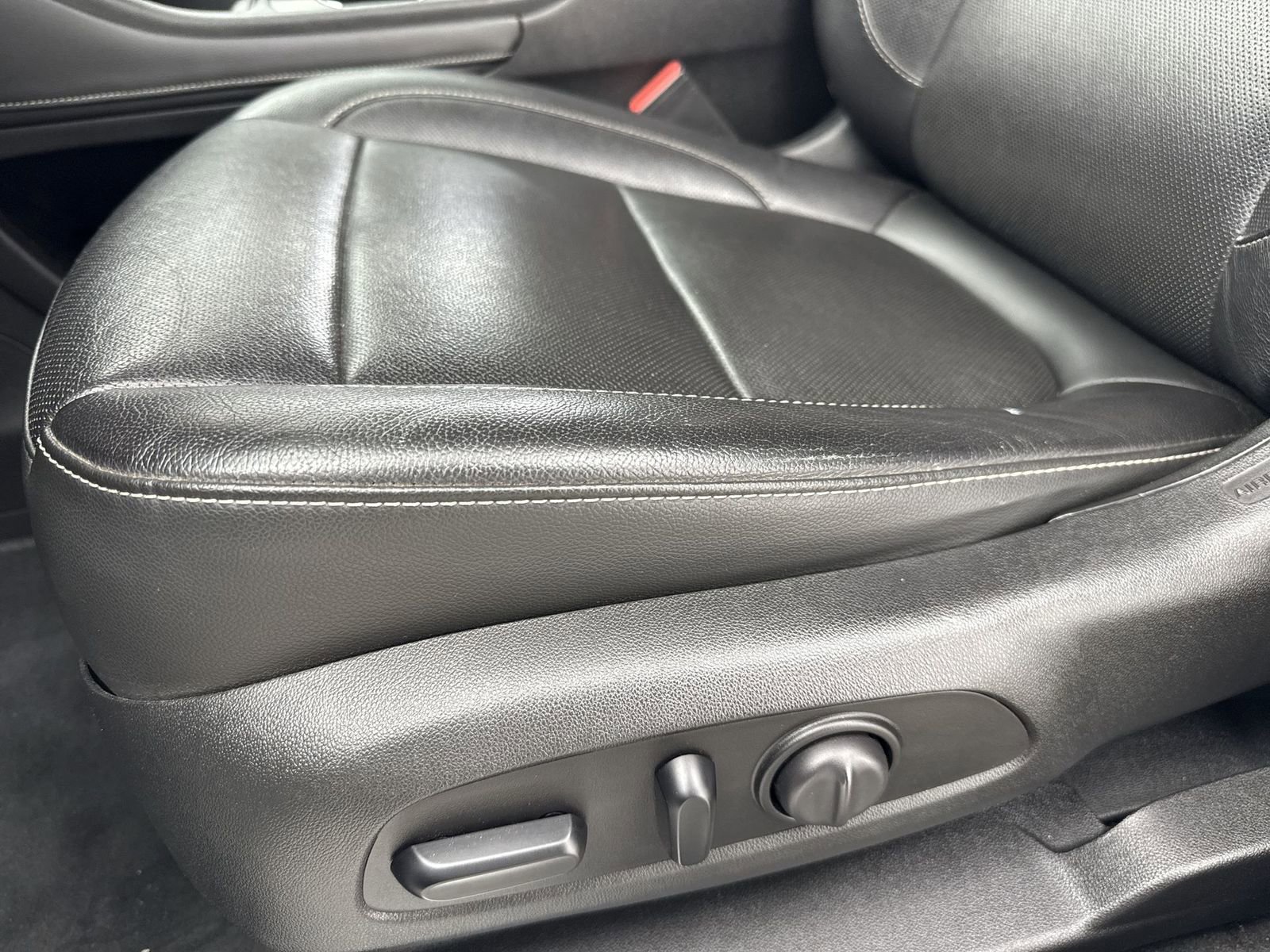 Used 2020 GMC Acadia SLT image 26