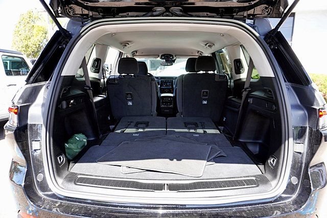 Used 2023 Jeep Grand Cherokee L Laredo RWD image 13
