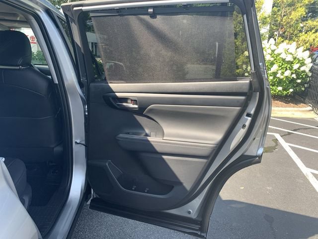 Used 2023 Toyota Highlander XLE FWD image 11