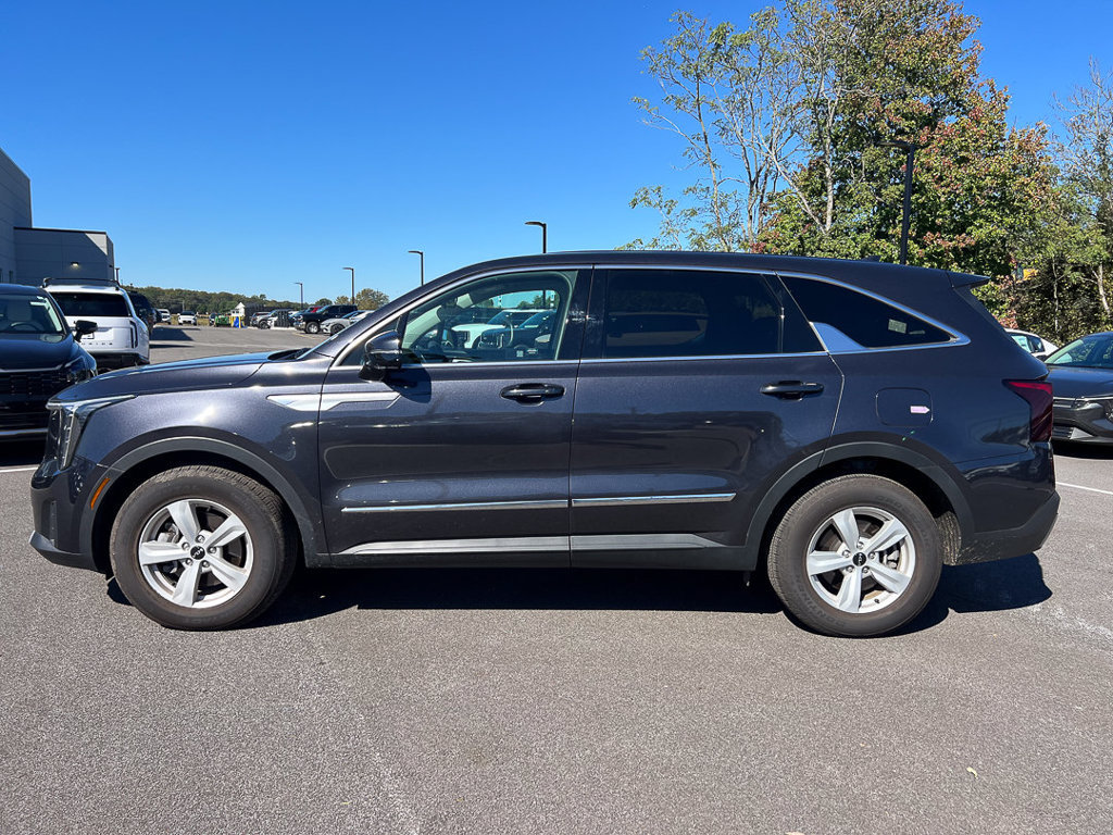 Certified 2025 Kia Sorento LX FWD image 3