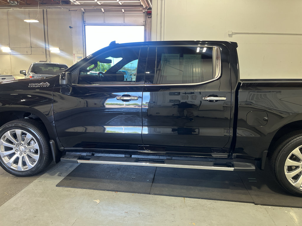 Certified 2022 Chevrolet Silverado 1500 High Country AWD/4WD image 11