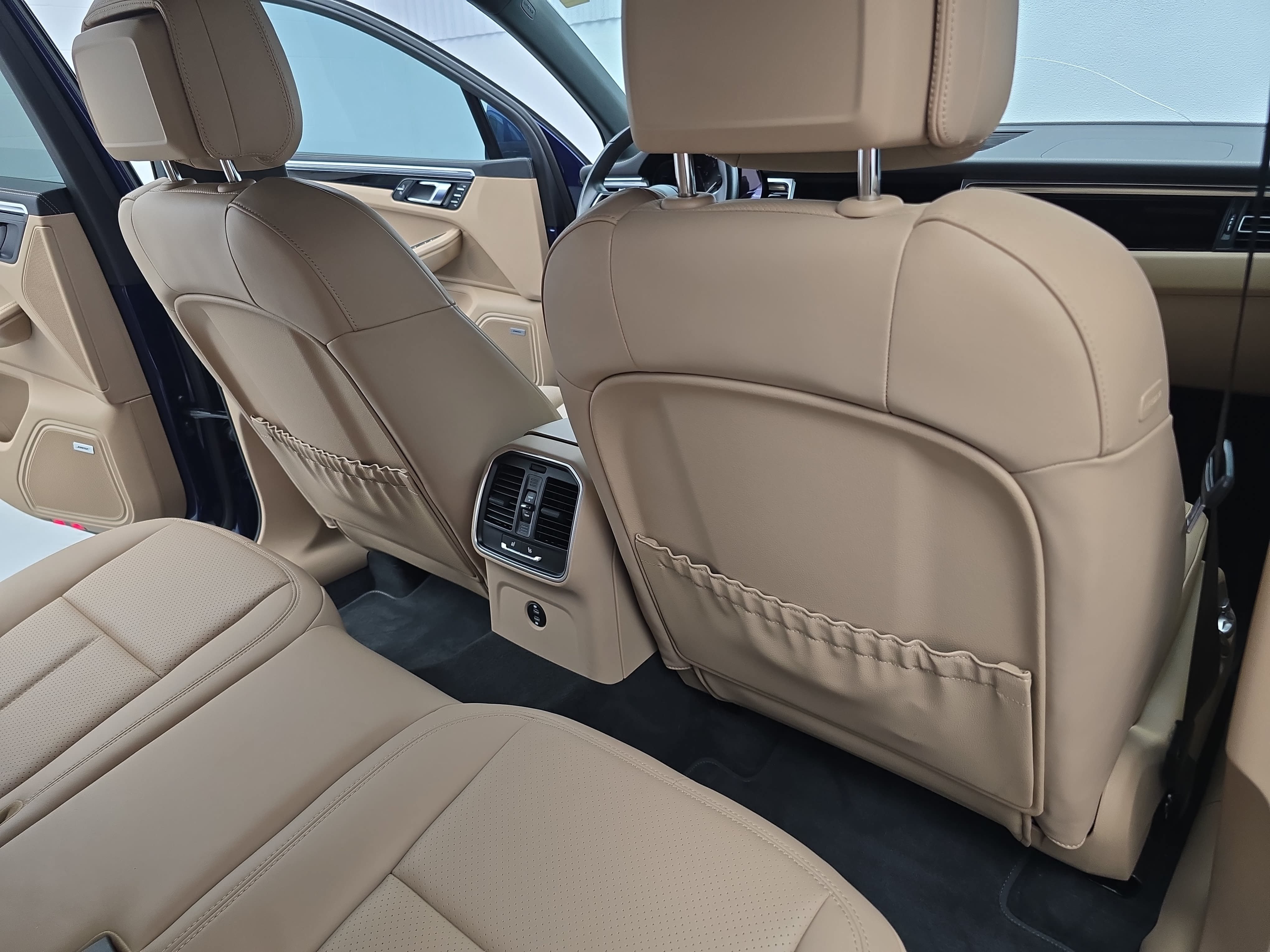 Certified 2024 Porsche Macan AWD/4WD image 13