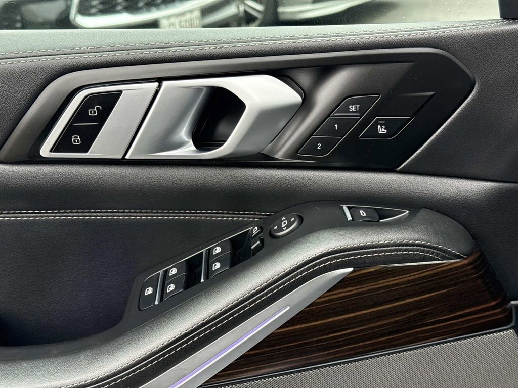 Used 2025 BMW X5 xDrive50e image 24