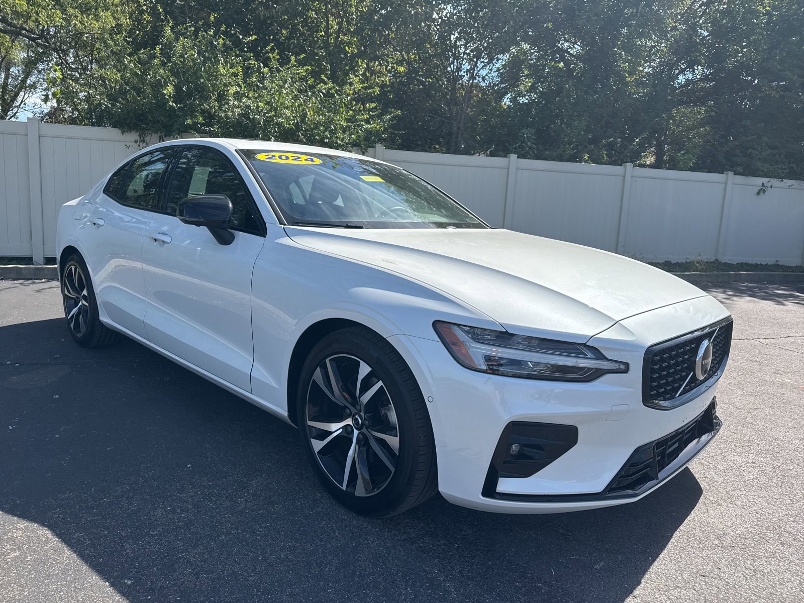 Used 2024 Volvo S60 B5 Plus image 4