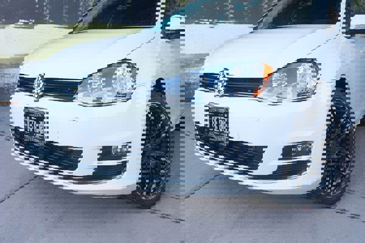 Used 2017 Volkswagen Golf SEL image 8