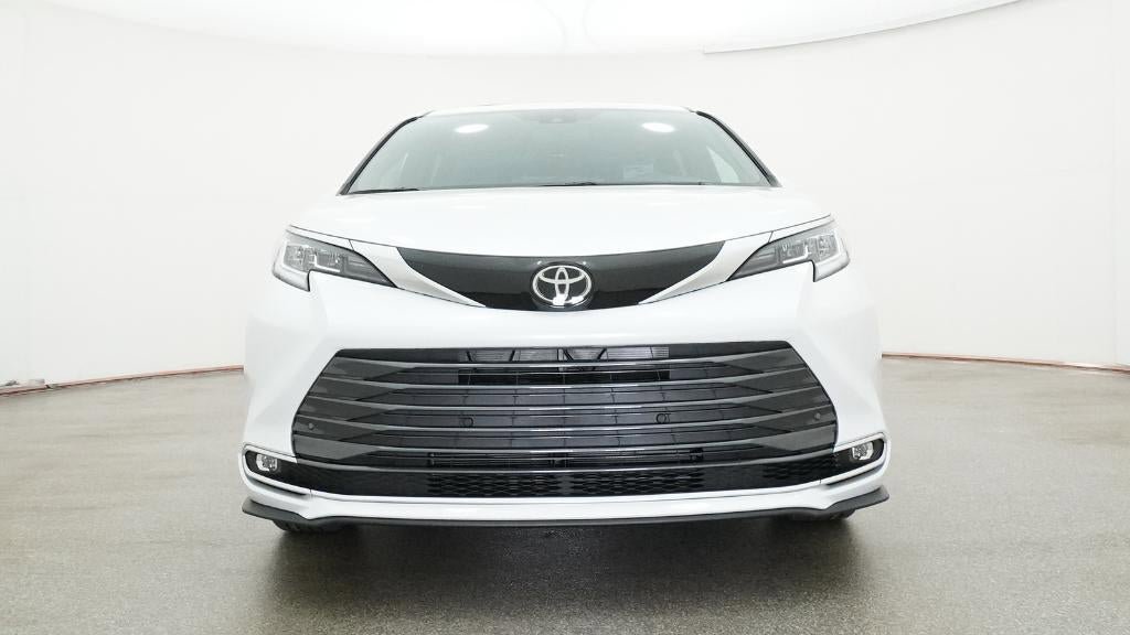 New 2026 Toyota Sienna Limited FWD image 31