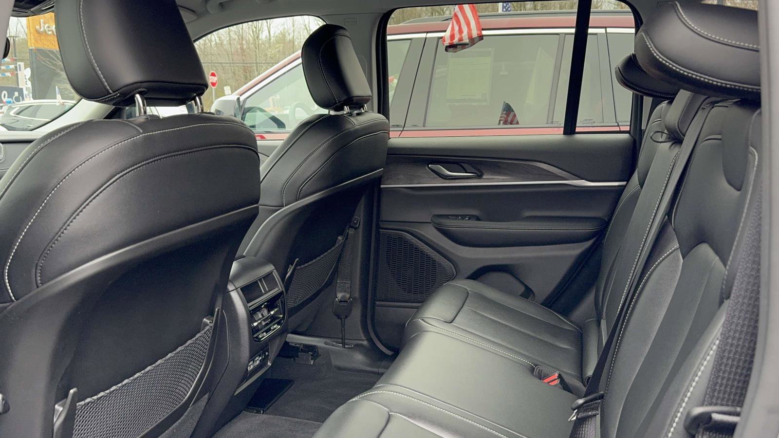 Used 2023 Jeep Grand Cherokee Limited AWD/4WD image 33