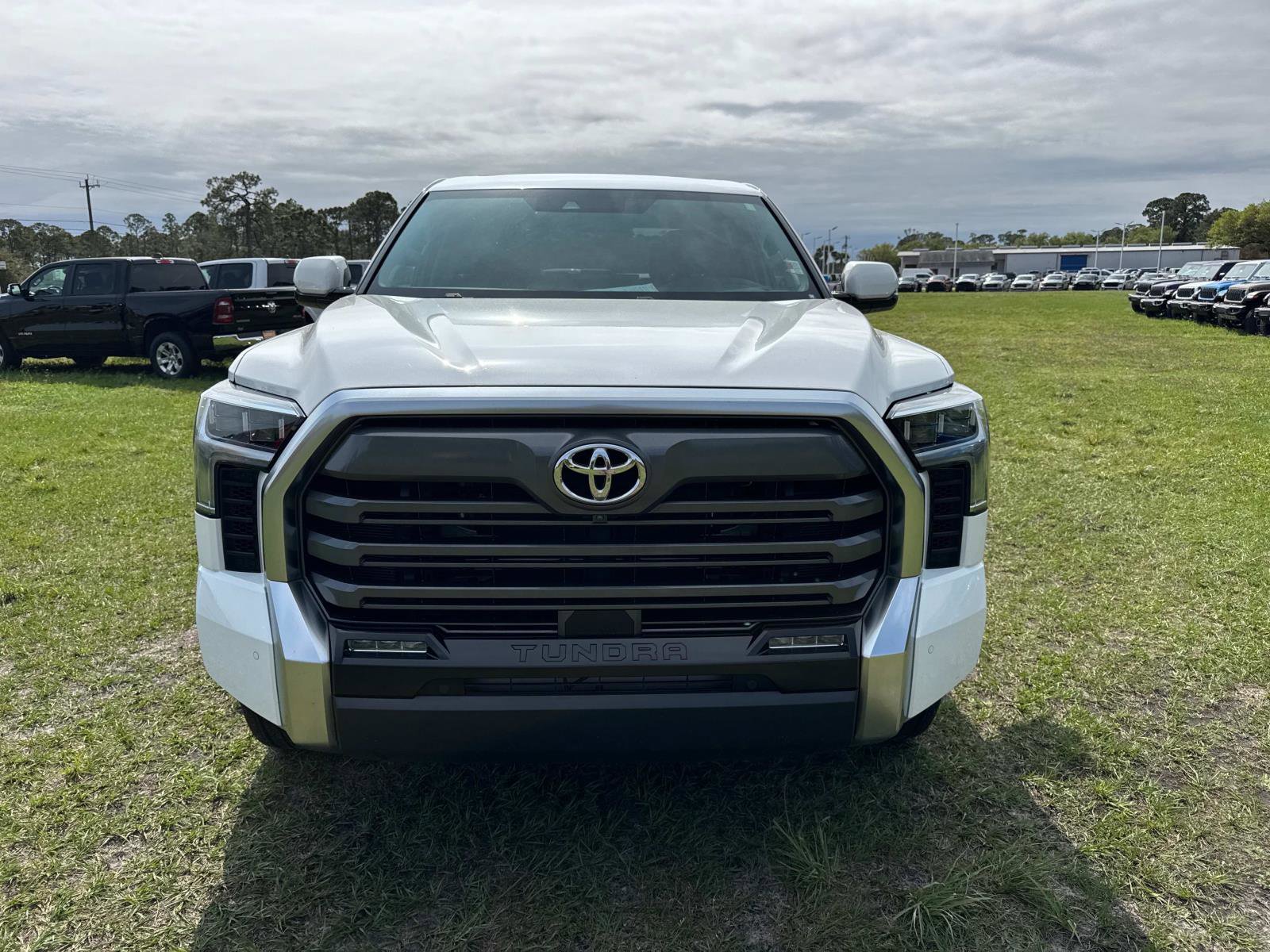 Used 2022 Toyota Tundra Limited AWD/4WD image 8