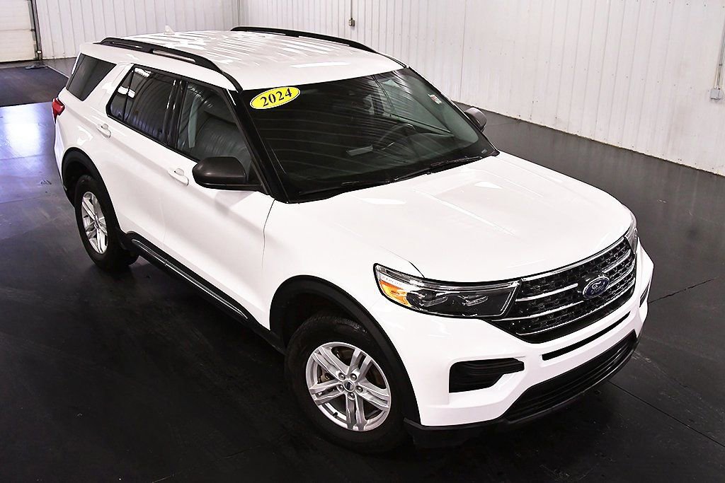 Used 2024 Ford Explorer XLT w/ Class IV Trailer Tow Package image 13