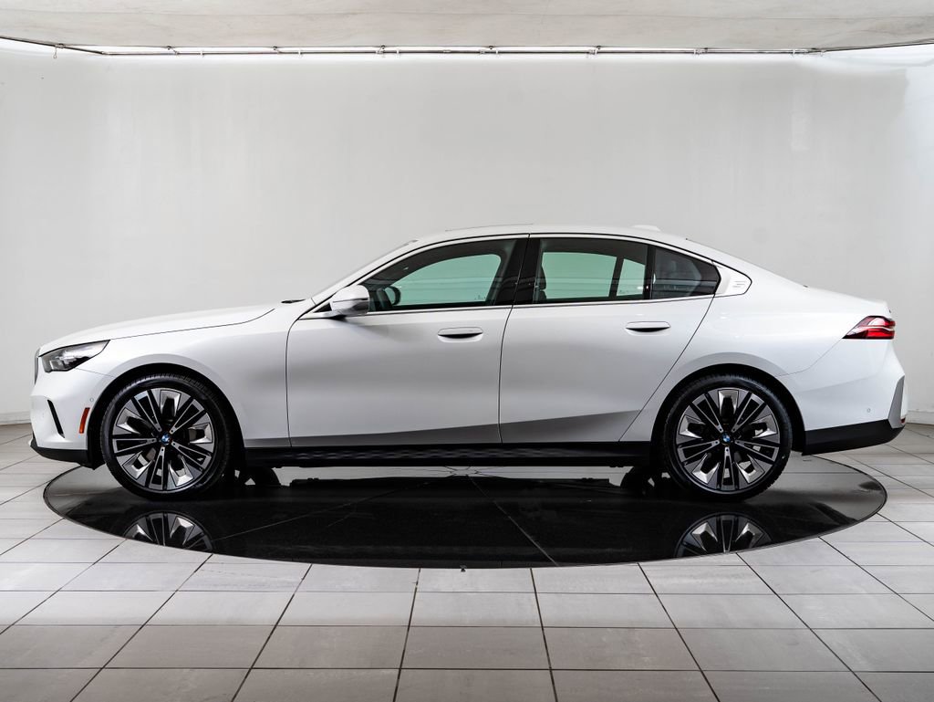 Certified 2025 BMW 530i xDrive AWD/4WD image 5