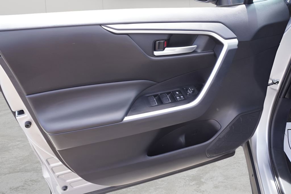Used 2025 Toyota RAV4 XLE image 14
