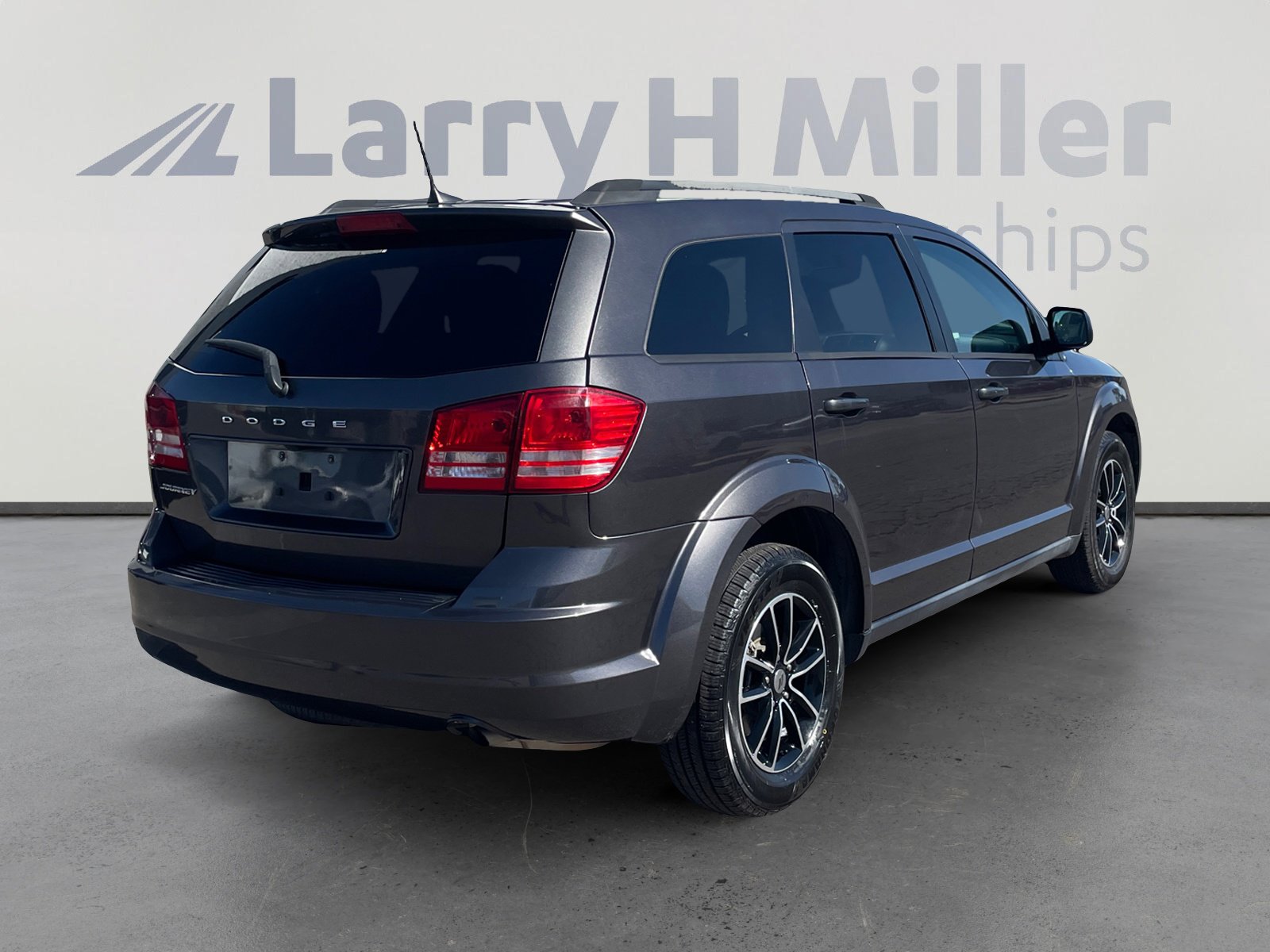 Used 2018 Dodge Journey SE w/ Connectivity Group FWD image 5