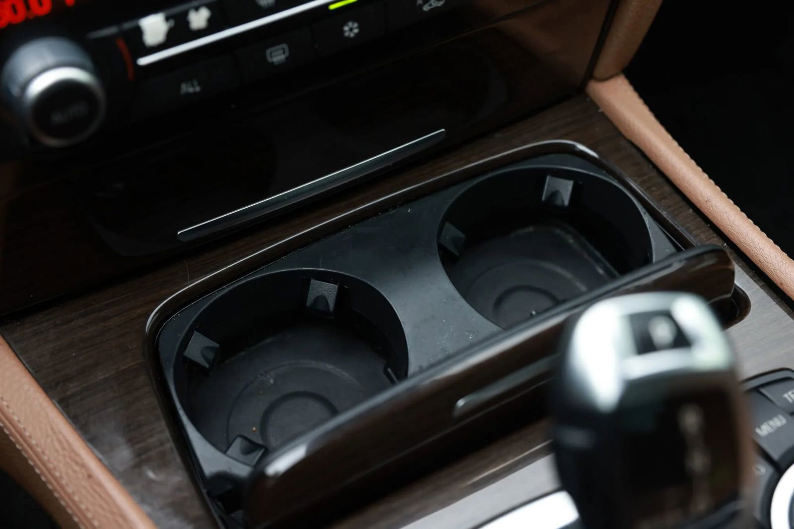 Used 2011 BMW 740i image 40