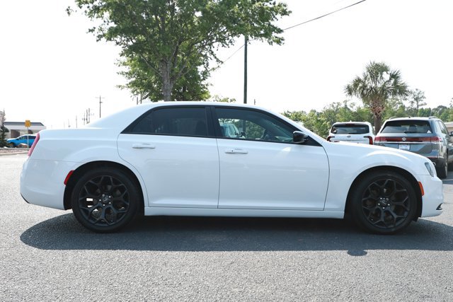 Used 2019 Chrysler 300 Touring w/ Sport Appearance Package RWD image 4