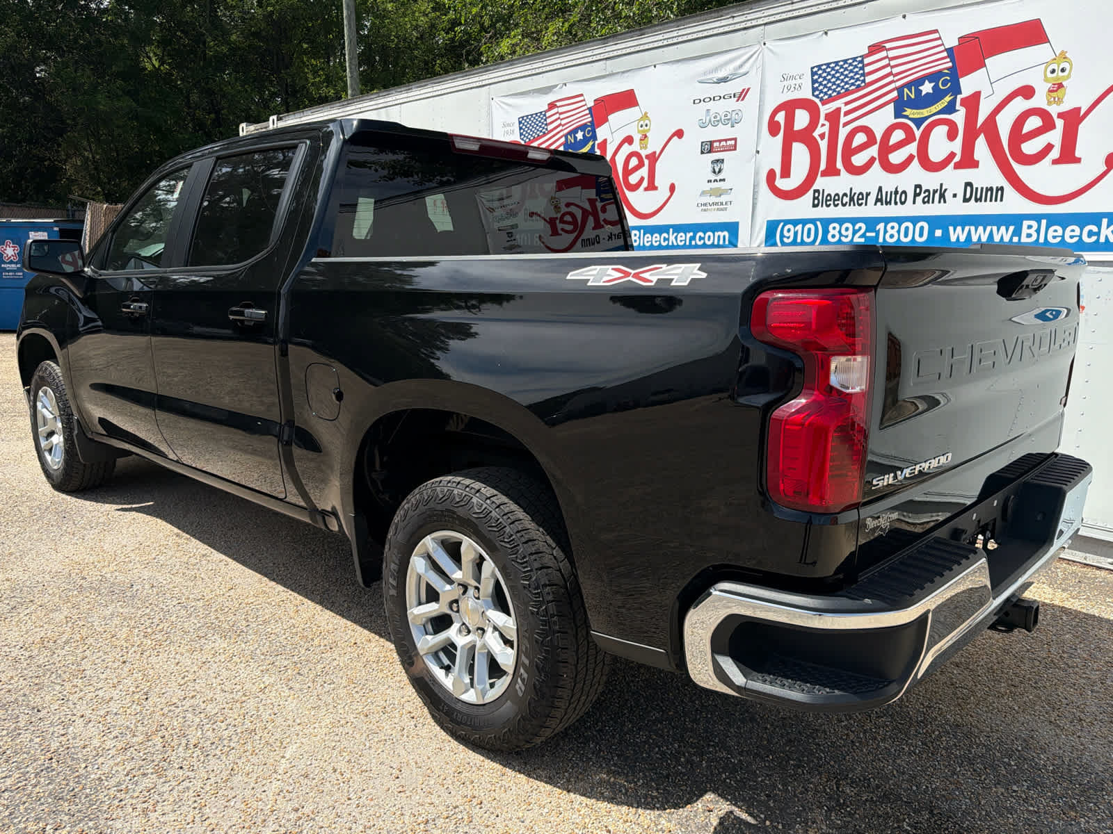 Used 2024 Chevrolet Silverado 1500 LT AWD/4WD image 8