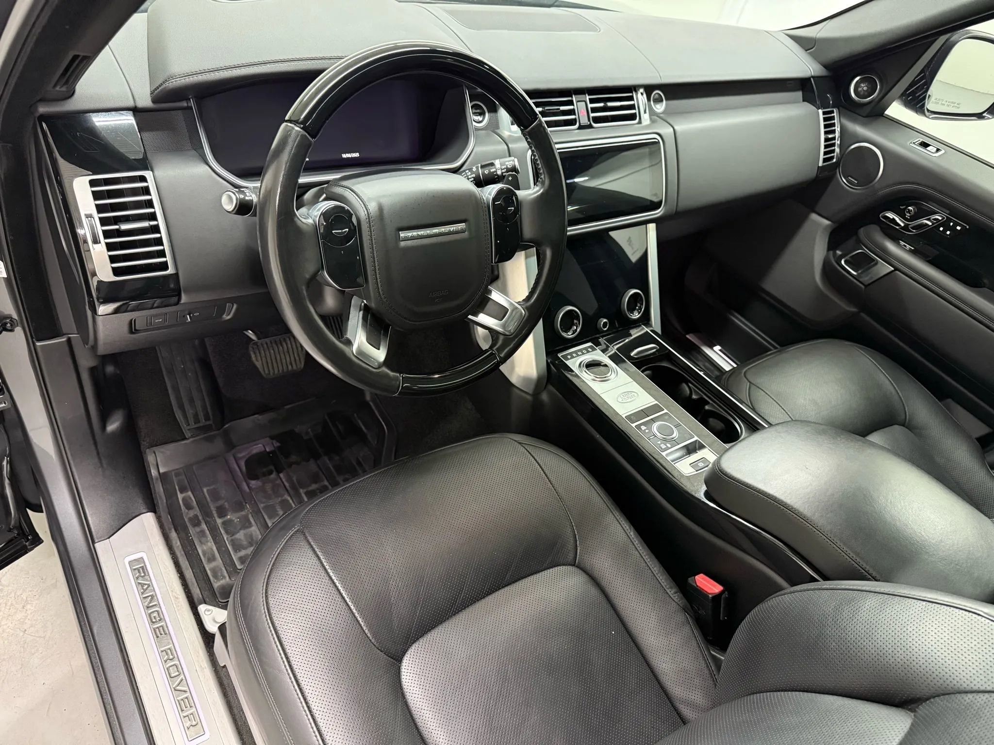 Used 2019 Land Rover Range Rover Long Wheelbase Supercharged AWD/4WD image 19