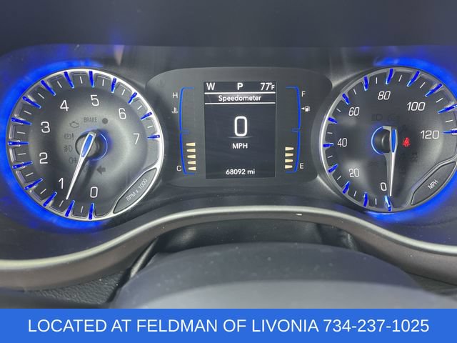 Used 2018 Chrysler Pacifica Touring-L w/ Premium Audio Group FWD image 12