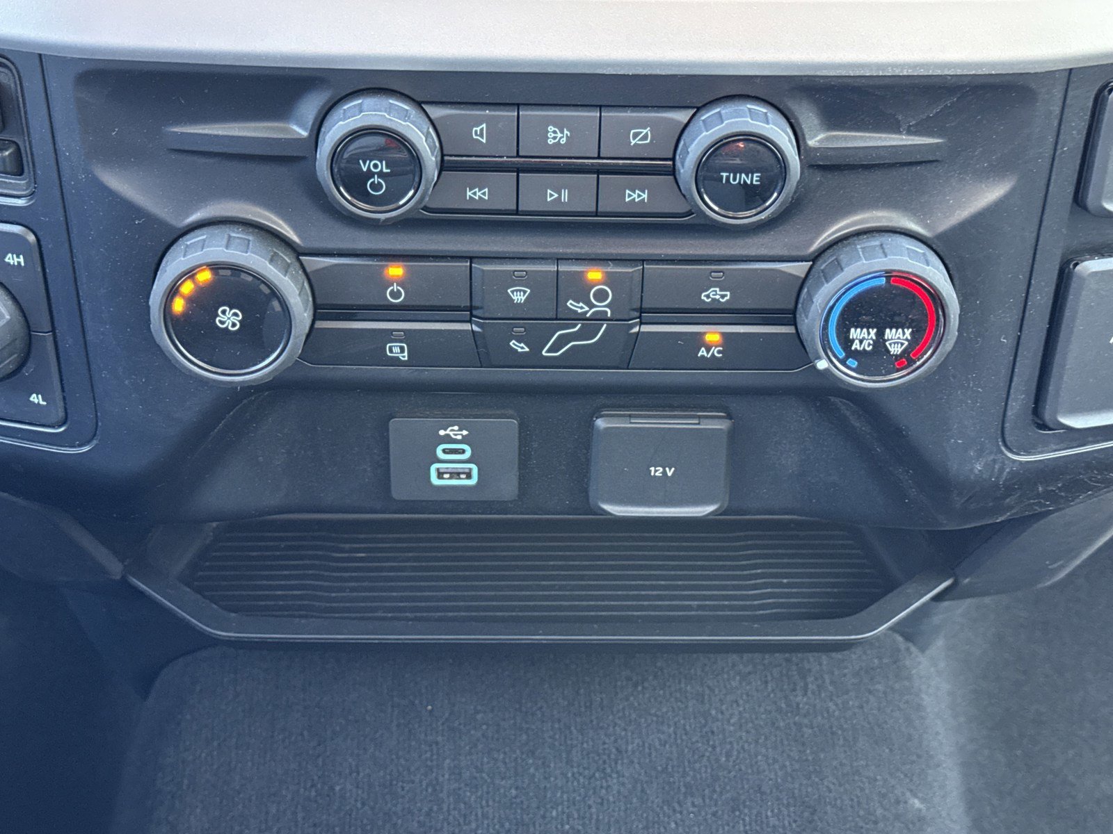 Used 2024 Ford F350 XLT image 28