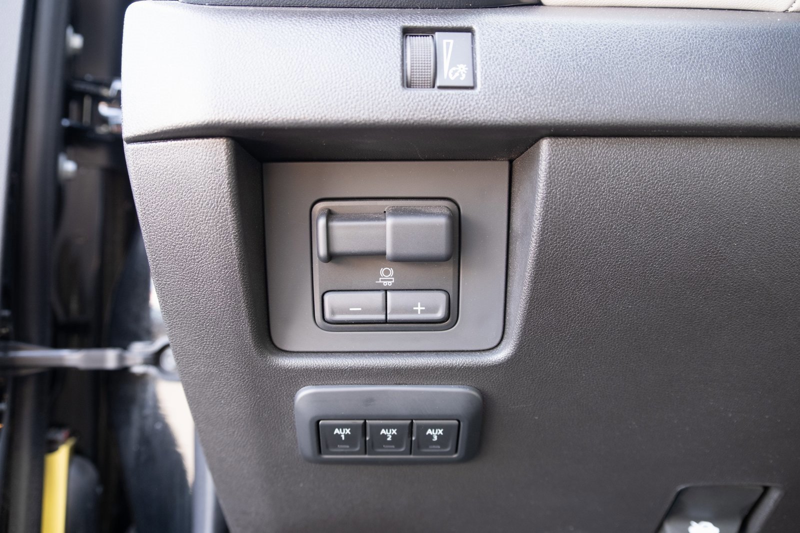 Used 2024 GMC Canyon AT4X image 10