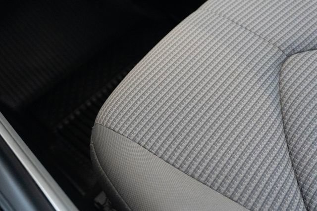 Used 2023 Toyota Highlander LE FWD image 31