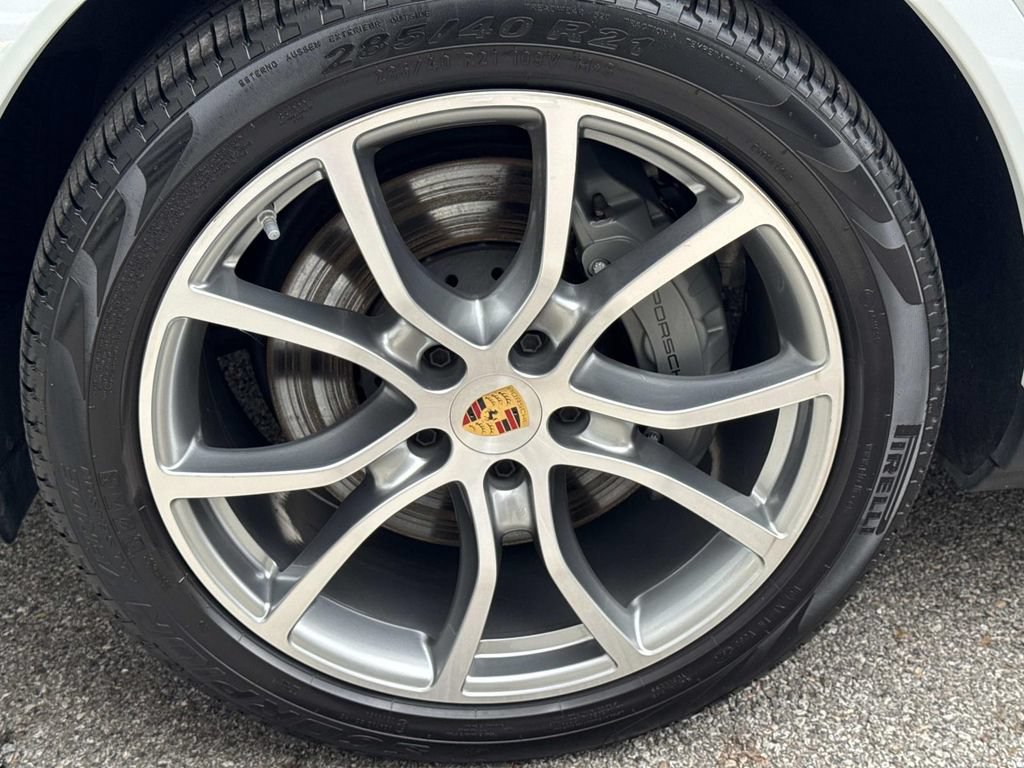 Used 2023 Porsche Cayenne S Platinum AWD/4WD image 11