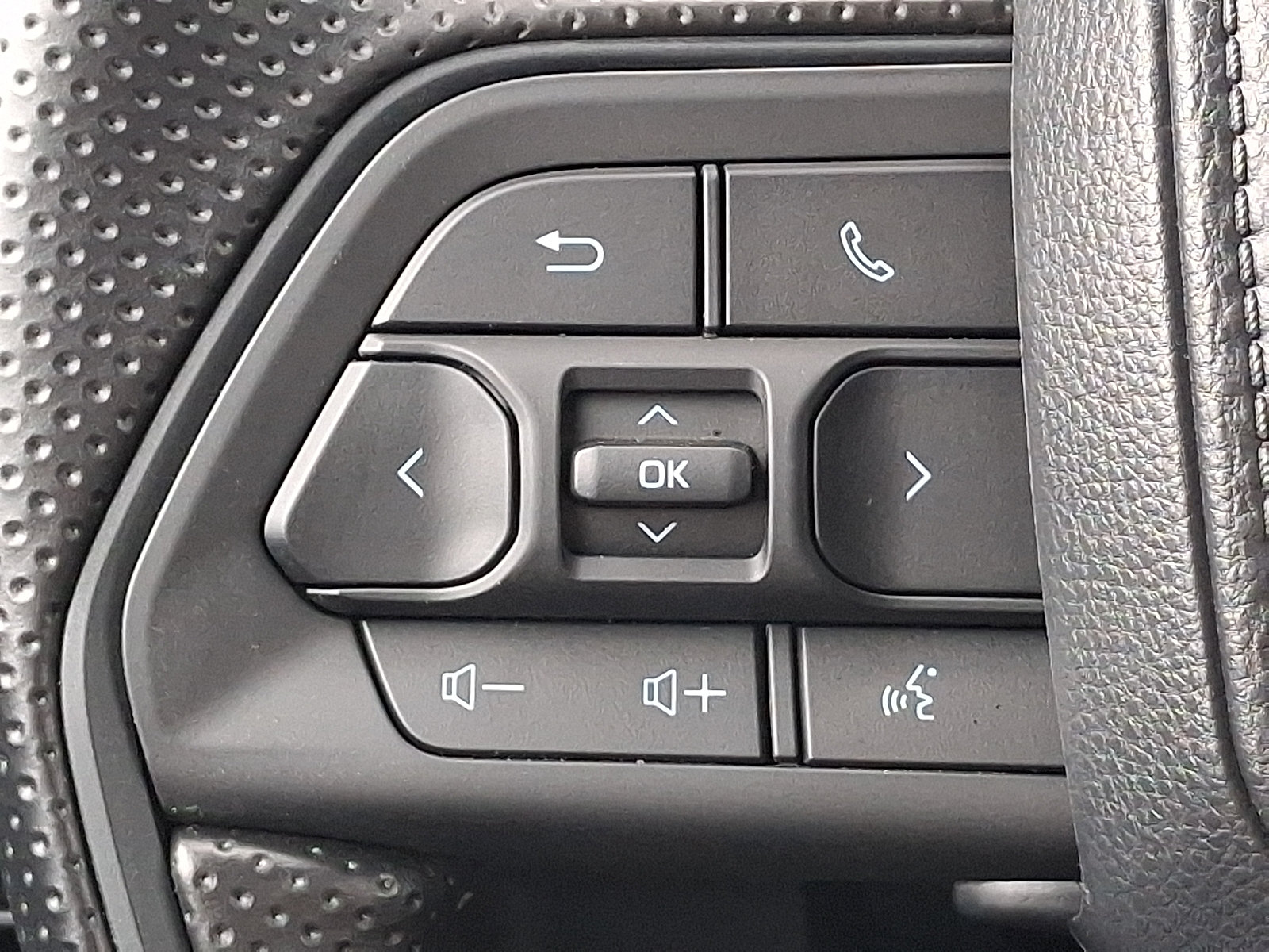 Certified 2025 Toyota Tacoma SR5 AWD/4WD image 21