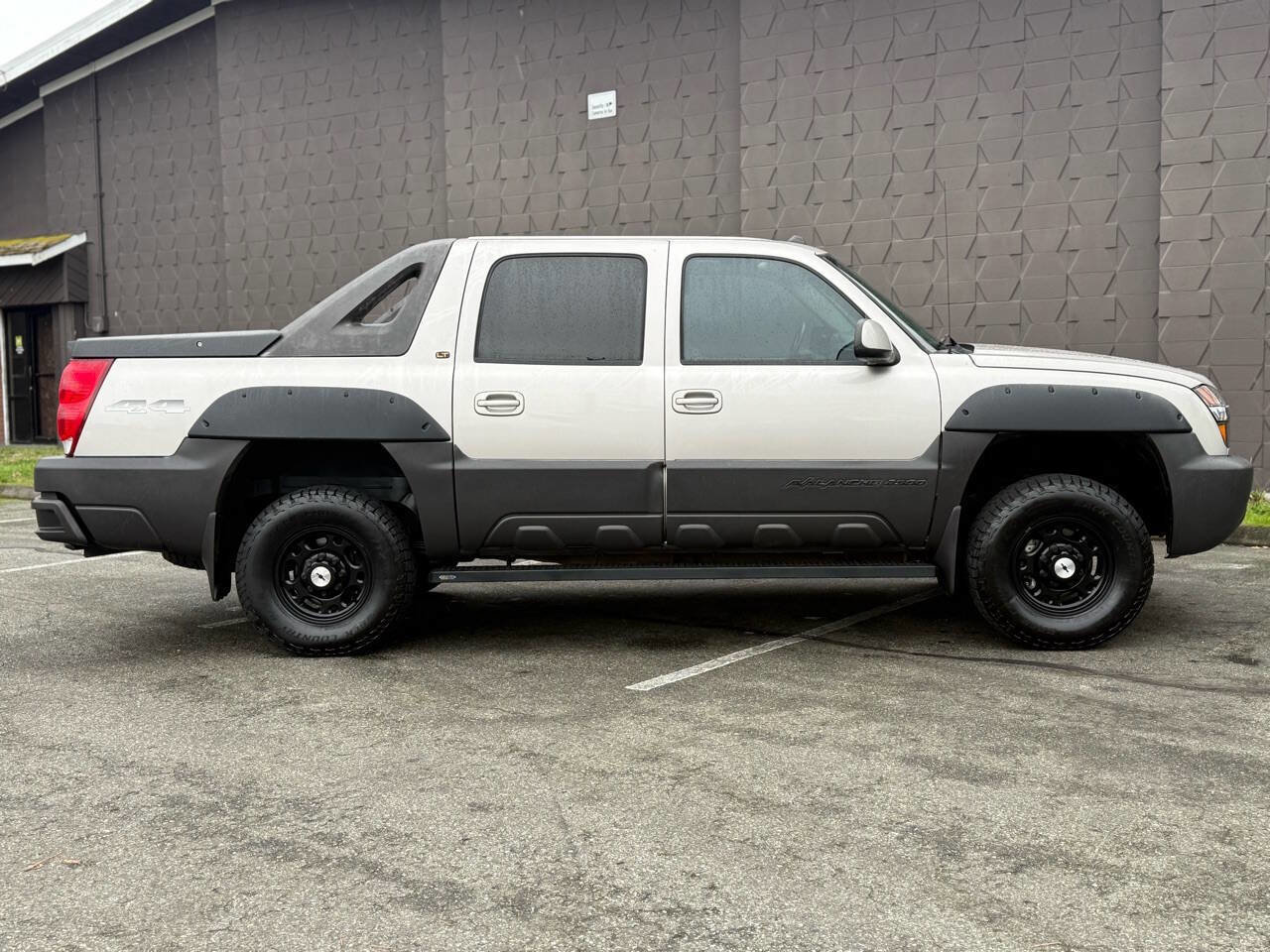 Used 2005 Chevrolet Avalanche 2500 w/ Preferred Equipment Group image 3
