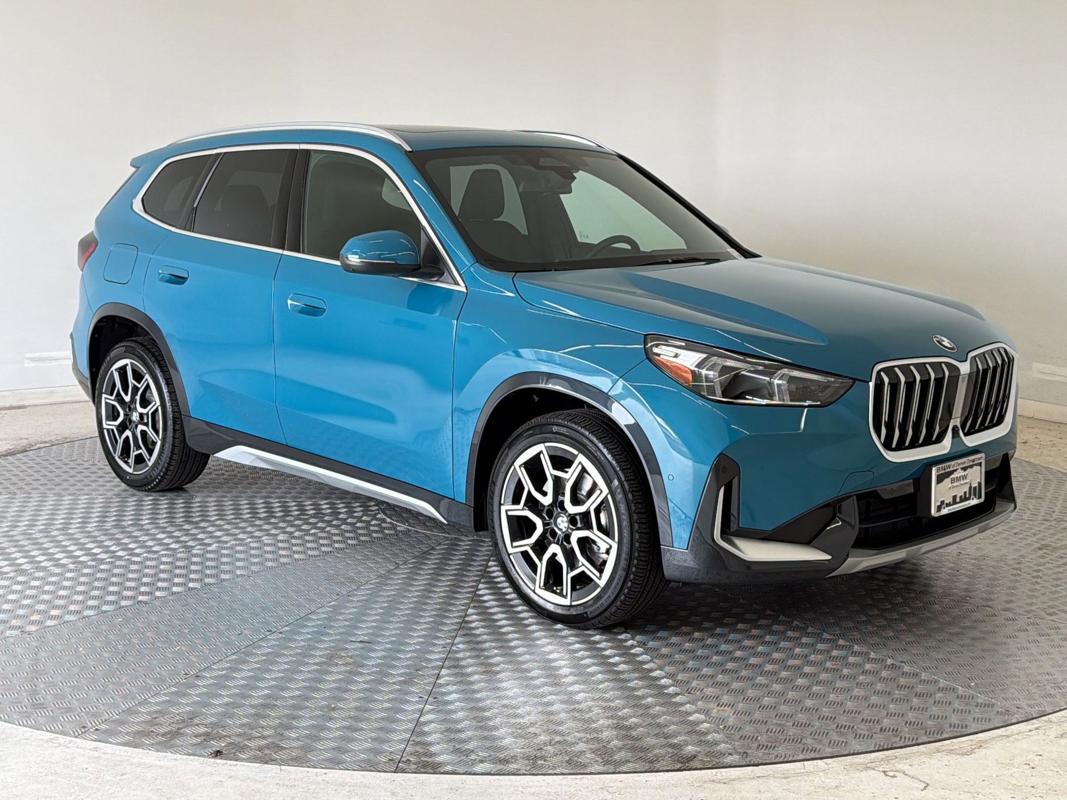 Used 2025 BMW X1 xDrive28i w/ Technology Package image 7