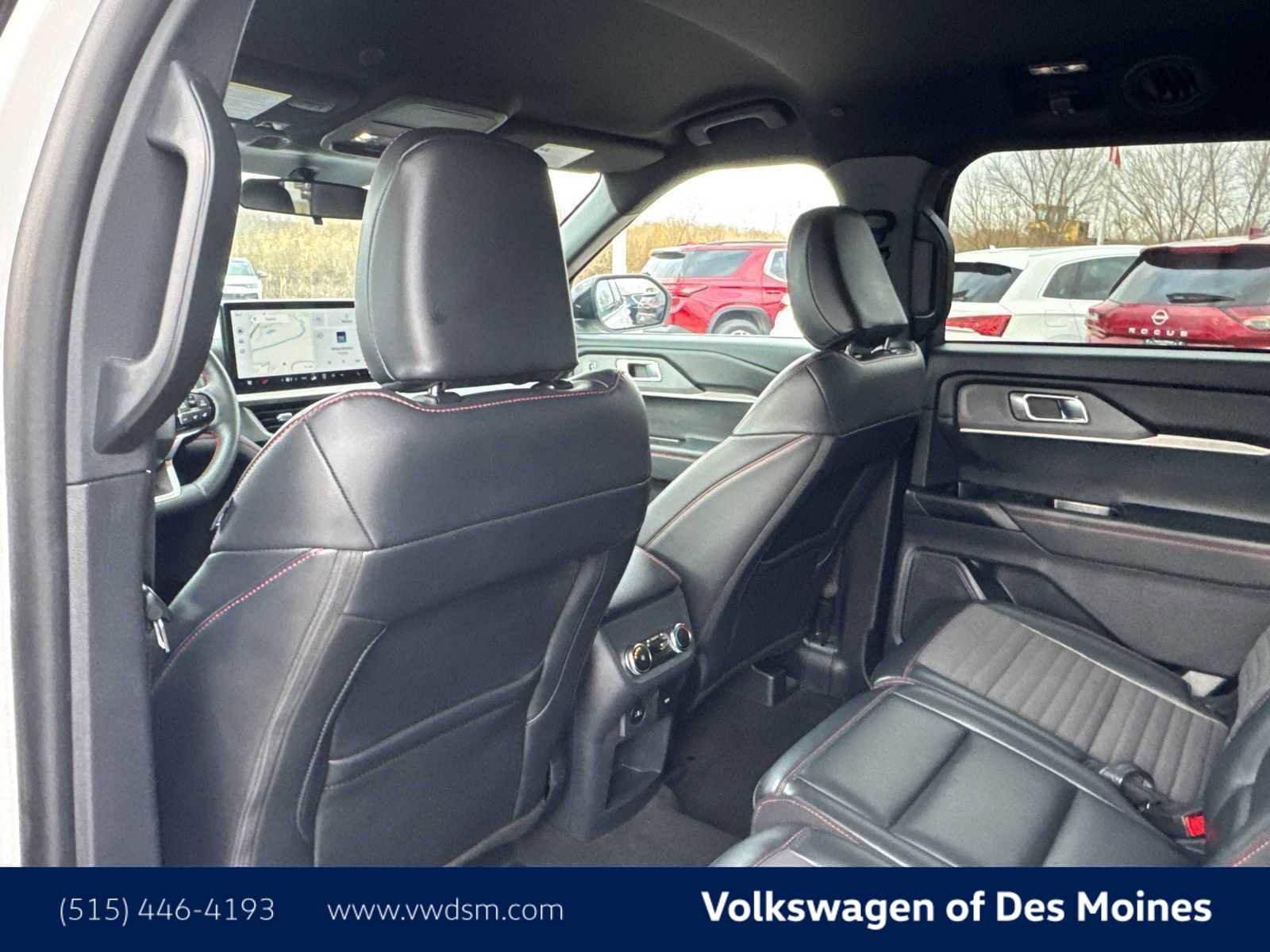 Used 2025 Ford Explorer ST-Line w/ ST-Line Street Pack image 13