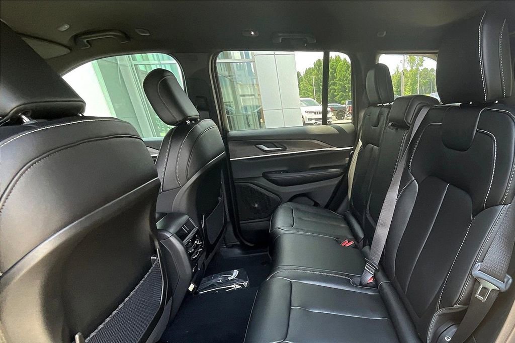 New 2025 Jeep Grand Cherokee Limited image 13