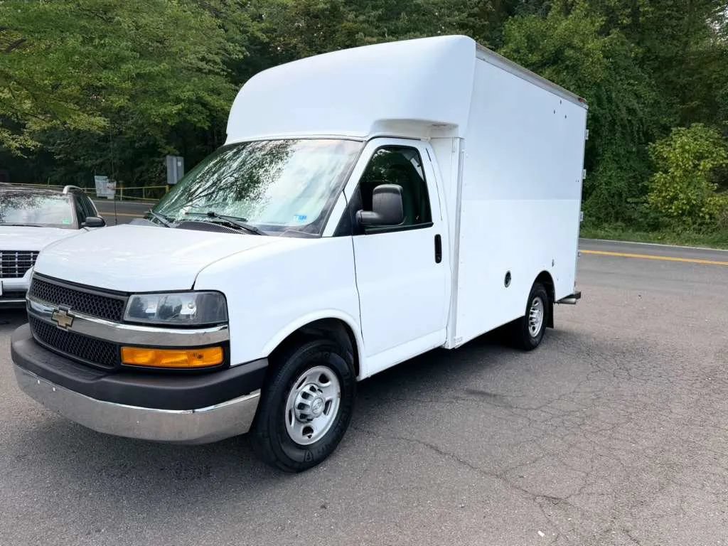 Used 2016 Chevrolet Express 3500 RWD image 3