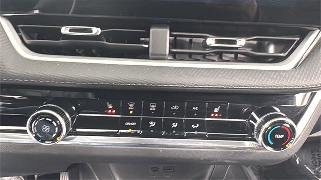 Used 2025 Chevrolet Equinox LT image 27