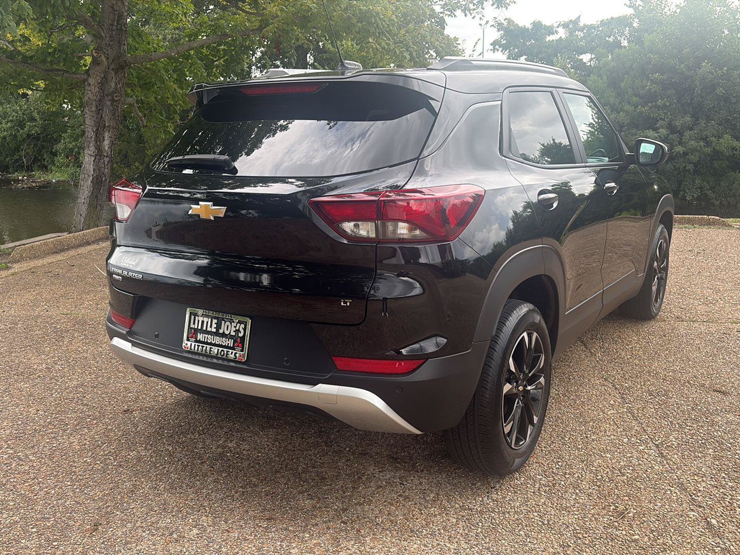 Used 2023 Chevrolet TrailBlazer LT w/ Convenience Package AWD/4WD image 3