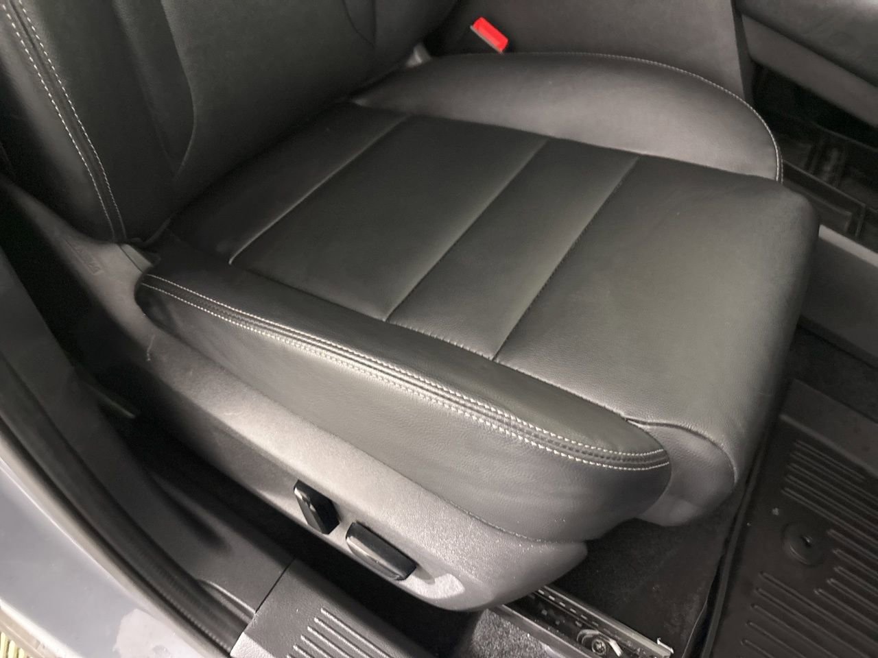 Used 2023 Nissan Rogue SL image 29