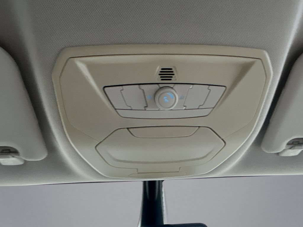 Used 2015 Ford C-MAX Energi SEL w/ Equipment Group 301A FWD image 22