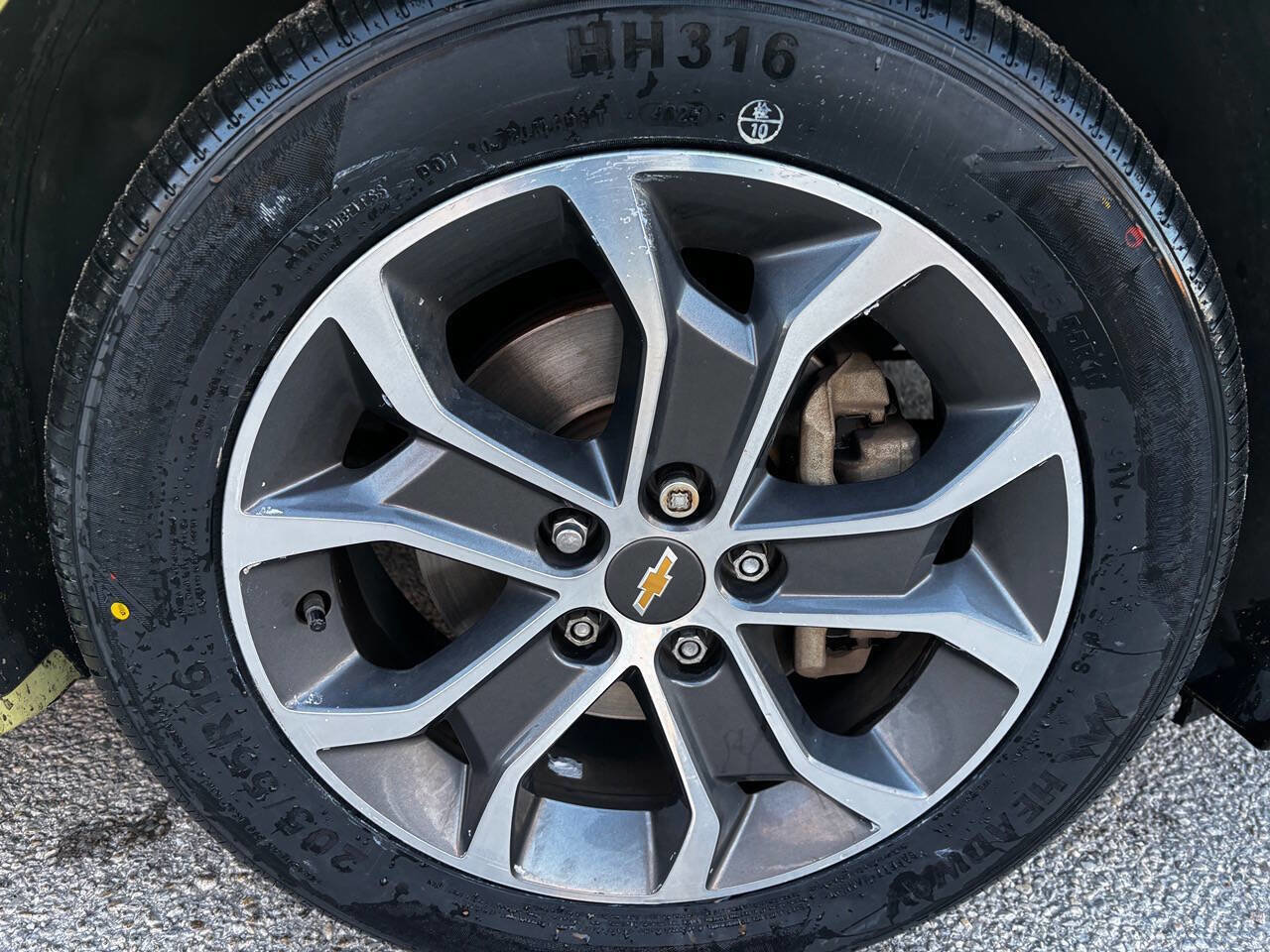 Used 2017 Chevrolet Sonic LT w/ Convenience Package image 9