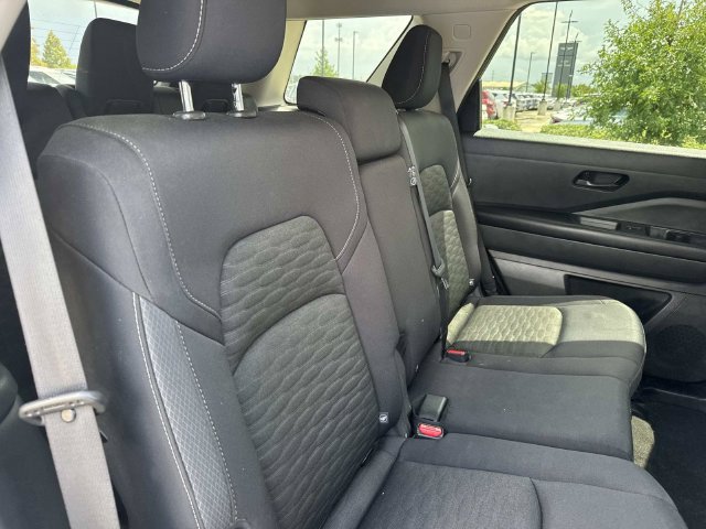Used 2023 Nissan Pathfinder S FWD image 14