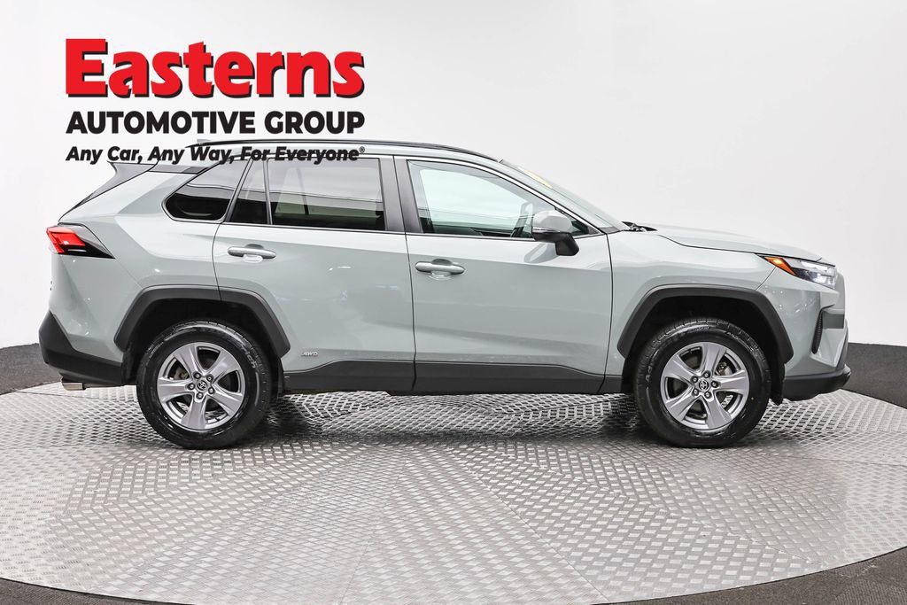 Used 2022 Toyota RAV4 XLE AWD/4WD image 4